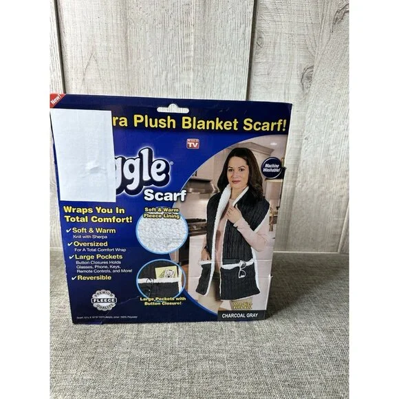 Huggle The Ultra Plush Blanket Scarf Charcoal Gray w/ Large Pockets & Reversible - Picture 4 of 5